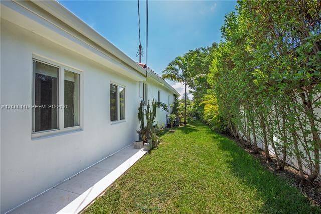 Building Photo - 1450 SW 20th Ave