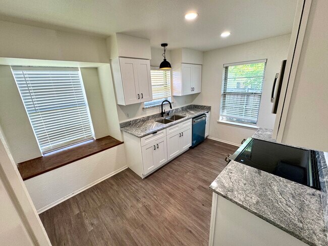 Foto del edificio - 9842 Camfield Ave