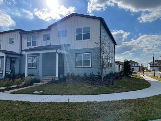 Building Photo - Just Built in Winter Garden! Stunning 3BR Townhome with Designer Layout