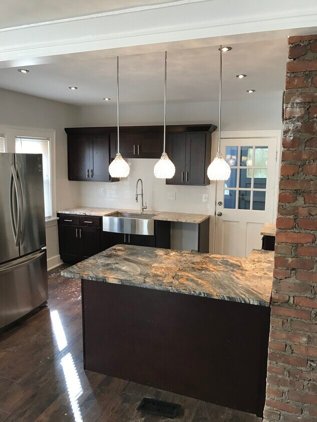 Primary Photo - 2020 Warren Rd