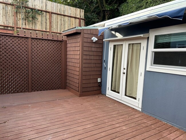 Foto del edificio - Newly Updated Detached Studio w/Private Deck in Prime Castro Location