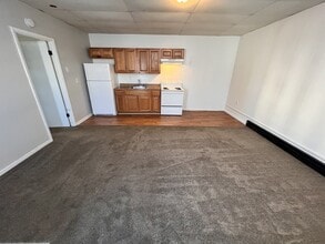 Building Photo - 3 E Elger St