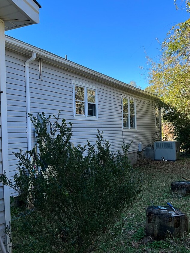 Building Photo - Located off Wrightsville Ave