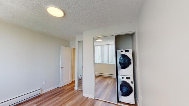 Photo du bâtiment - 1355 West 14th