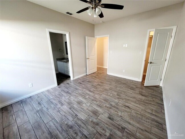 Building Photo - 5704 Sandpiper Ave
