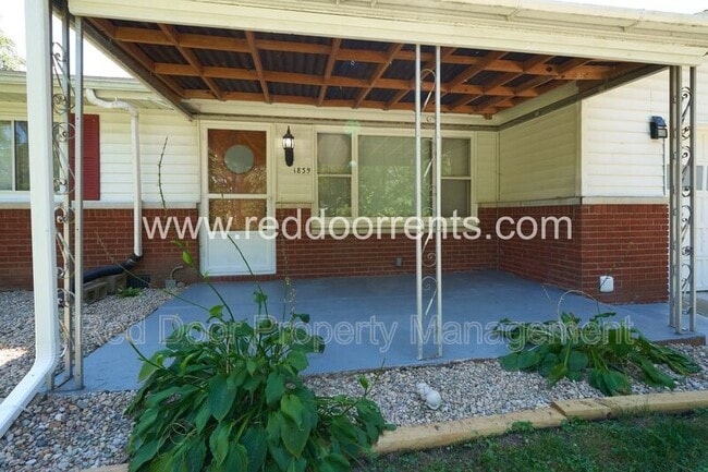 Foto del edificio - 1839 Fowler St