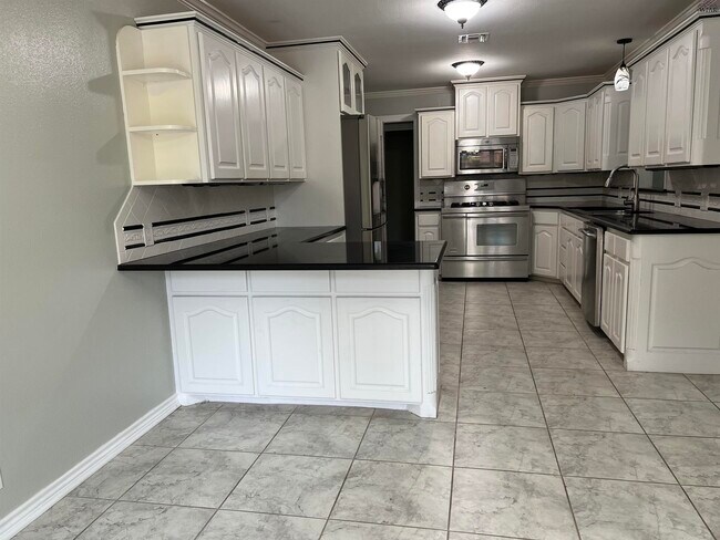 Foto del edificio - 2411 Clayton Ln