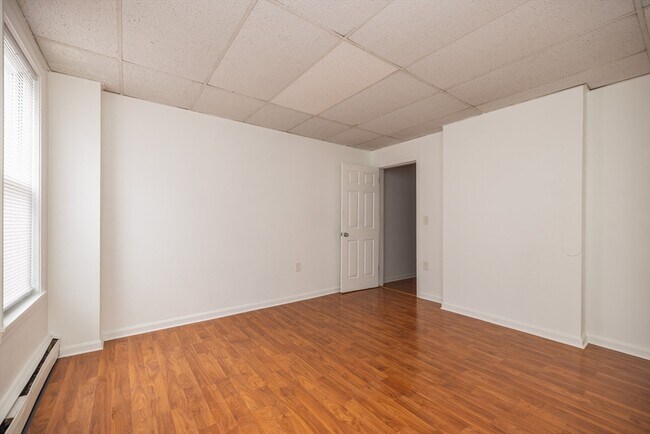 Building Photo - 91 Elm St