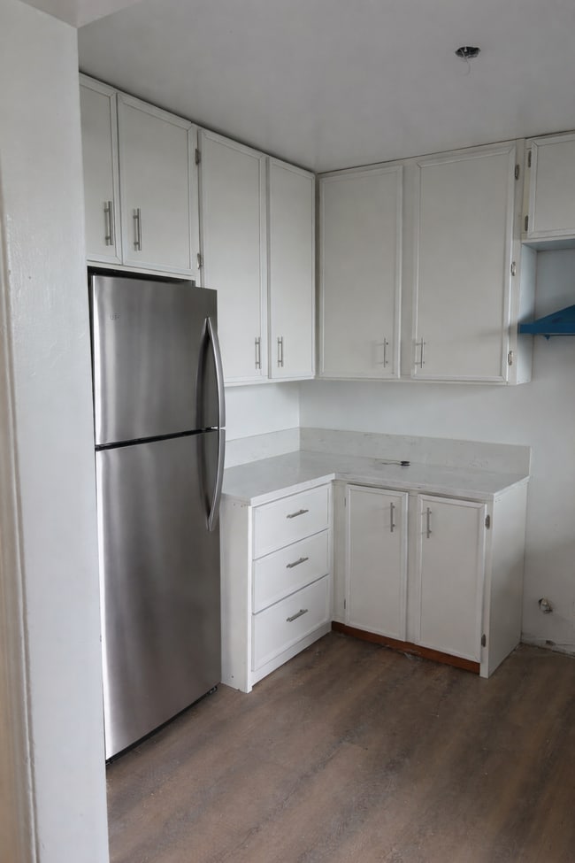 Building Photo - 2212 Fox Hills Dr