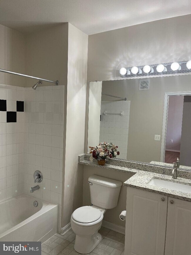 Building Photo - 2791 Centerboro Dr