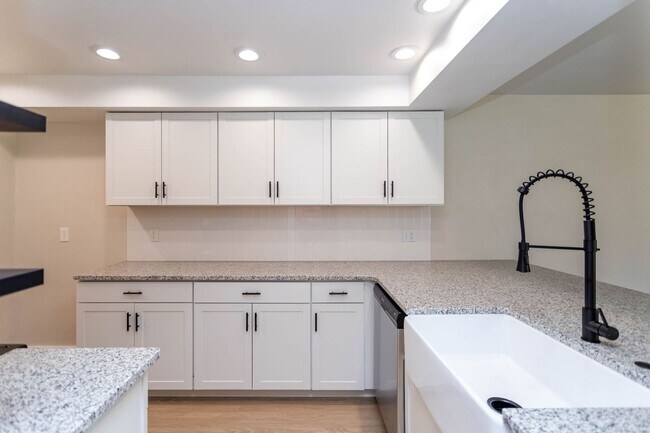 Foto del edificio - Beautiful Townhome in Central Colorado Springs!