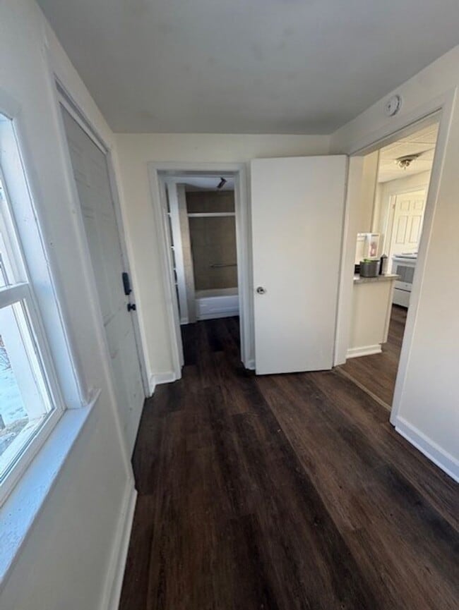 Building Photo - 817-819 Robinson Ave