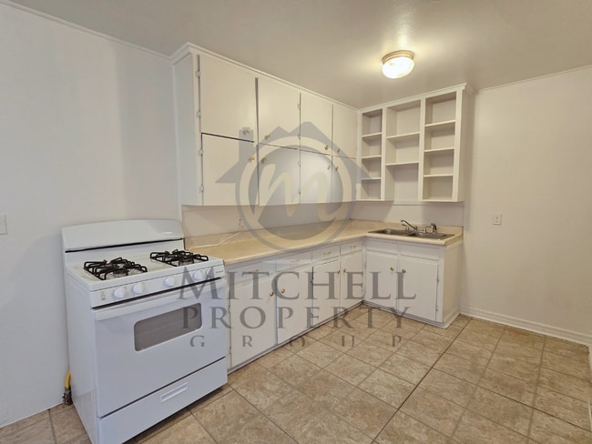 Building Photo - 3 bedroom 1 bath in a quiet neighborhood!