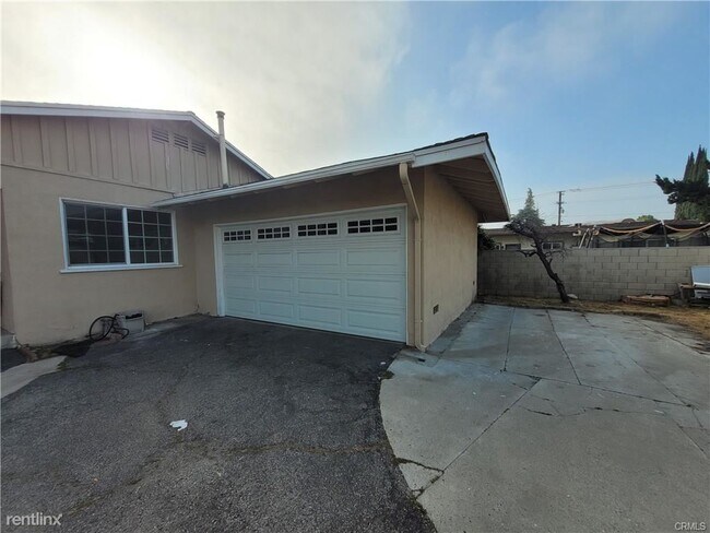 Building Photo - 3 br, 1.5 bath House - 6320 Lemon Ave