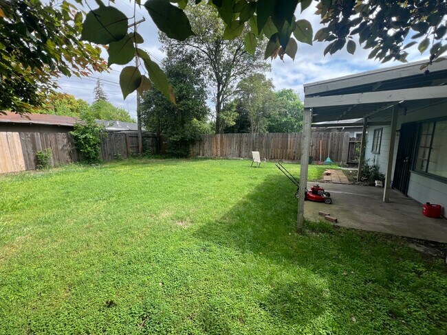 Foto del edificio - CHARMING 2 BEDROOM SINGLE-STORY STOCKTON RENTAL! GREAT PATIO AND PRIVATE REAR YARD!