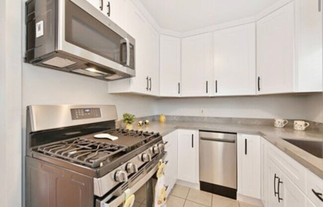 Foto del edificio - Darling Remodeled One Bedroom Cottage for Rent in Old Roseville