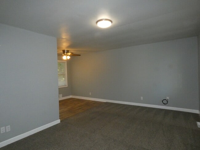 Building Photo - Home in Park Hill School District!