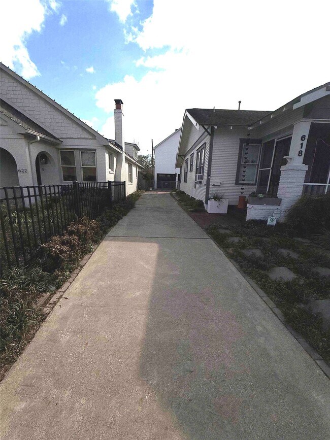 Foto del edificio - 618 E 16th St