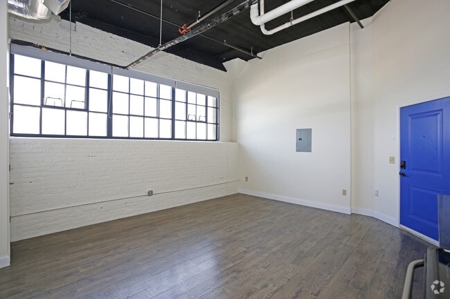 Studio, 1 BA - Living Area - Magnolia Lofts