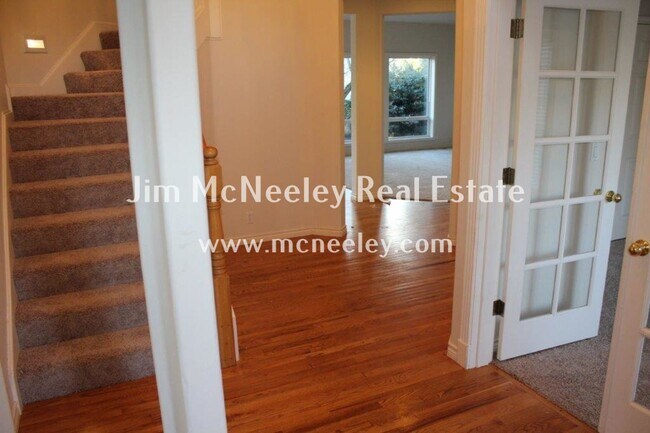 Building Photo - 4 br, 2.5 bath House - 3152 NE 11th Way
