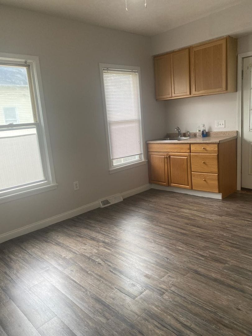 2200 W 103rd St Cleveland, OH 44102 – photo 4
