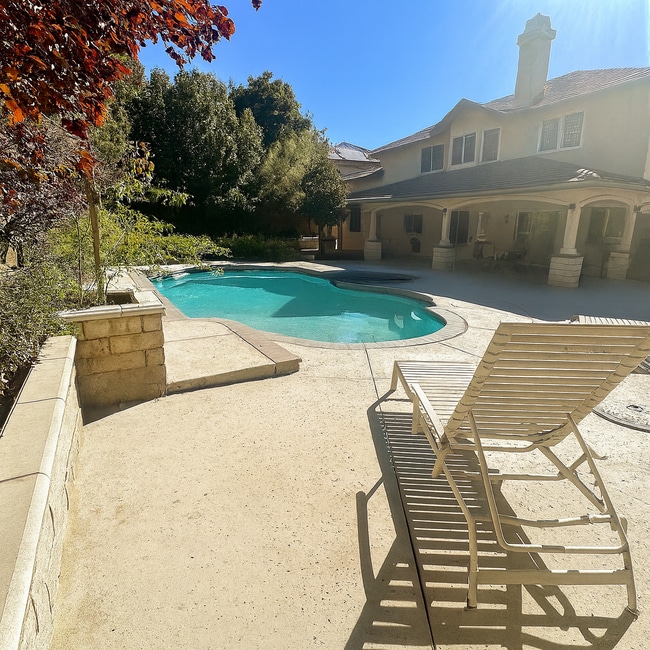 Building Photo - 4011 Dee Dee Ct