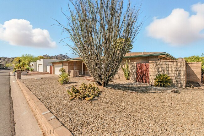 Foto del edificio - Beautiful 3 bed, 2 bath w/ bonus Room, loc...