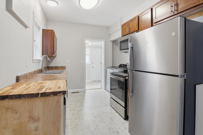 Building Photo - $2,995.95- 3 Bed, 2 Bath Home in Highlands Ranch with In Unit Laundry!