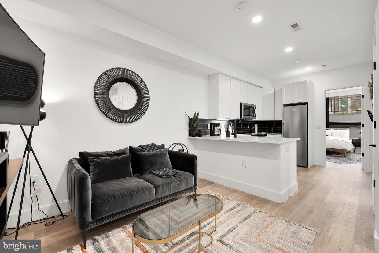 Foto principal - 3817 14th St NW