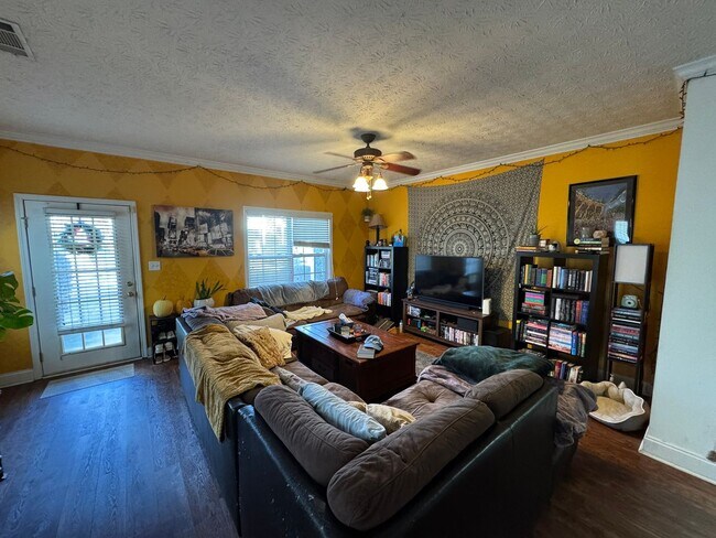 Foto del edificio - Beautiful East Side Home