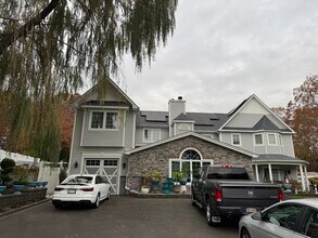 Building Photo - 18 Fairwood Ln