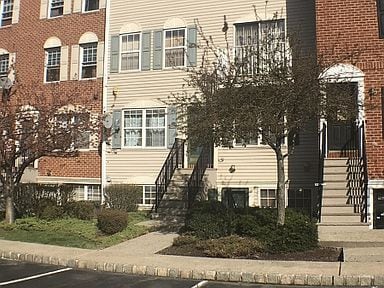 Foto principal - 108 Callahan Ct