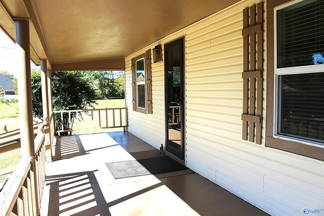 Building Photo - 152 Clutts Rd