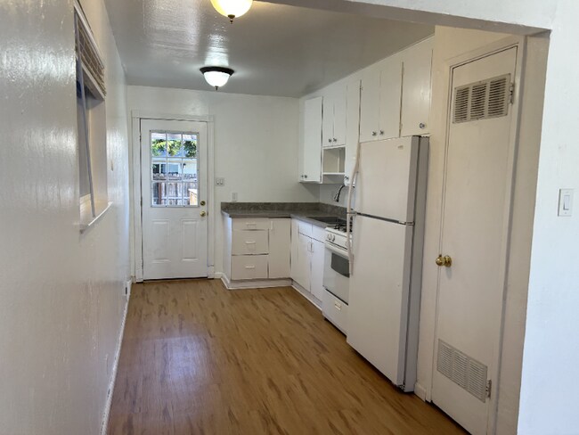 Foto del edificio - 335-337 W 8th St