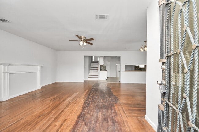 Building Photo - 7504 Elm St