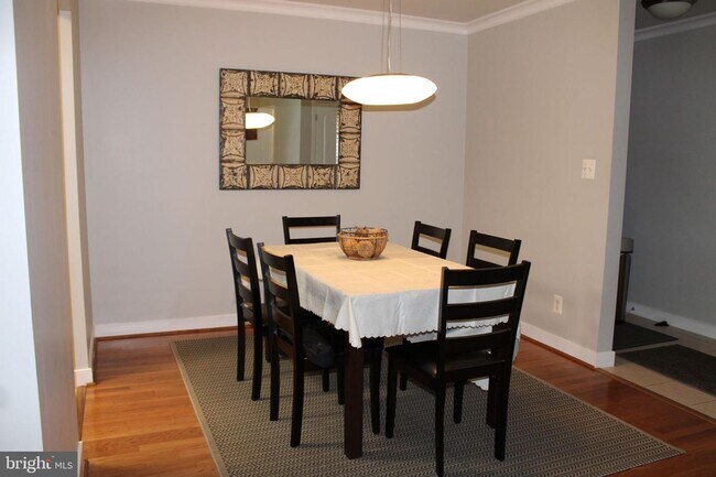 Foto del edificio - 302 Hilltop Ln