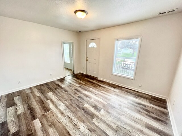 Building Photo - 15704 E T C Lea Rd