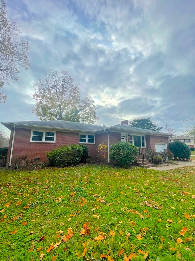 29 Westbrook Dr, Hampton, VA 23666 House Rental in Hampton, VA