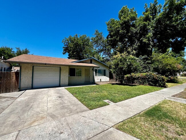 Foto del edificio - 1318 CALIFORNIA AVE, DOS PALOS - 3 beds, 2...