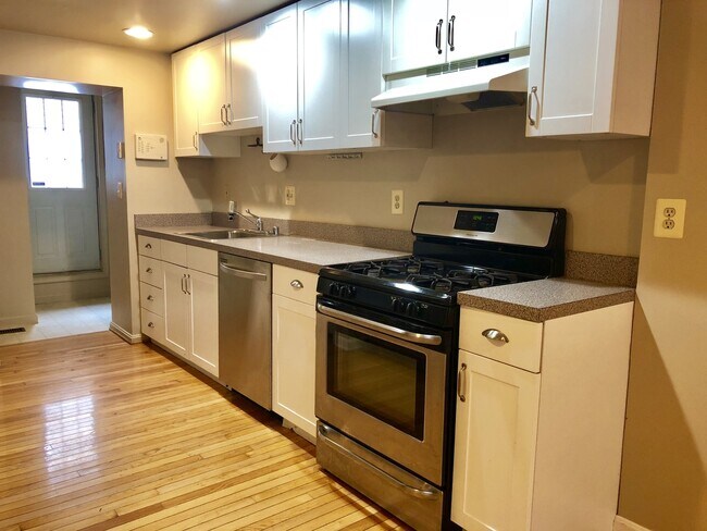 Foto del edificio - Charming 2Bed/1.5Bath in Canton's Neighbor...