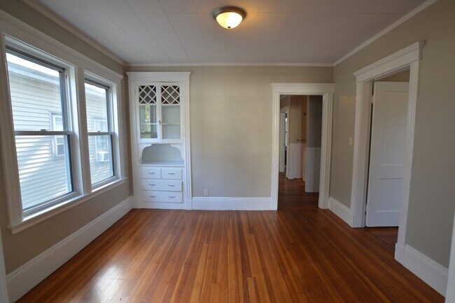 Building Photo - 64 Hathorne St