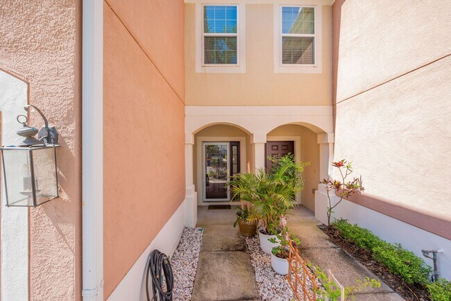 Foto del edificio - Furnished Townhome with Conservation View in The Bay at Cypress Creek!