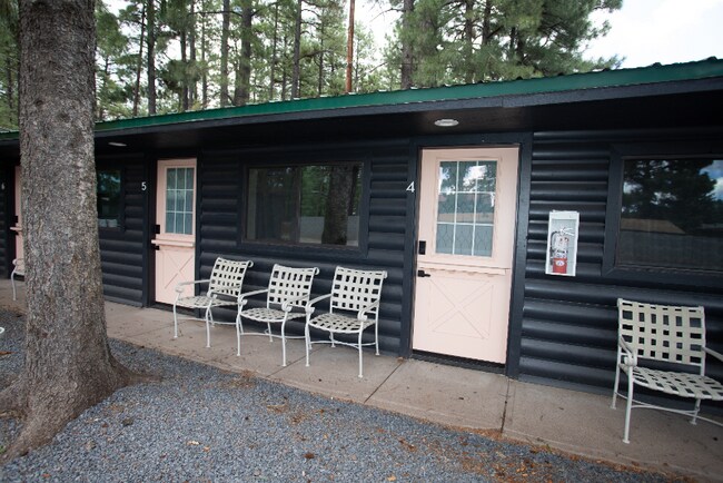 Foto del edificio - 858 E White Mountain Blvd