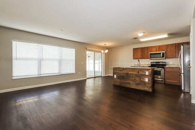 Foto del edificio - 10601 Boyette Creek Blvd