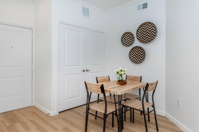 Foto del edificio - Modern Luxury, Exceptional Offers – Ask Ab...
