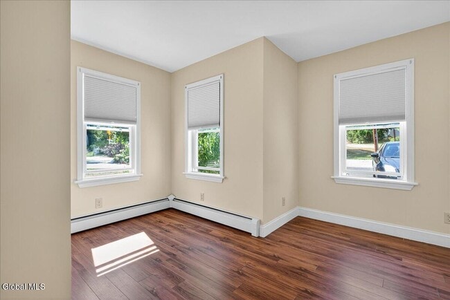 Building Photo - 184 Saratoga Ave