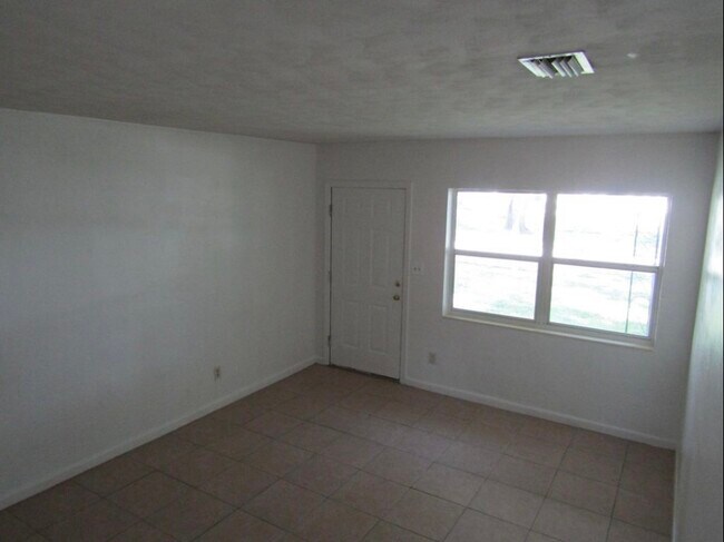 Los niños pueden escalar en Camp Park en South Worcester. - 144 W Michigan Ave