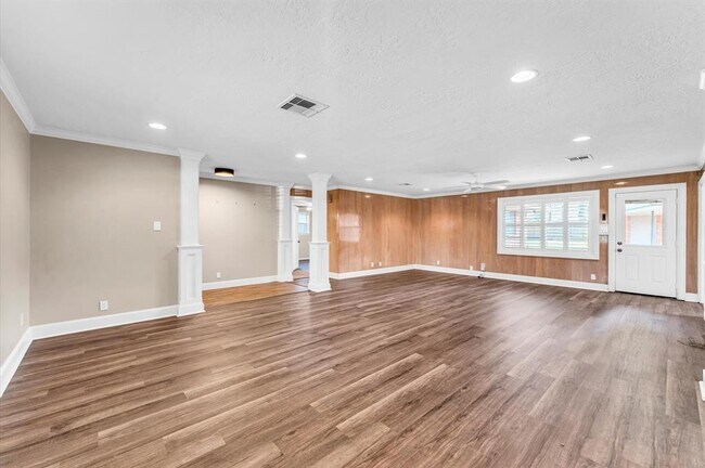 Foto del edificio - 6327 Wynnwood Ln
