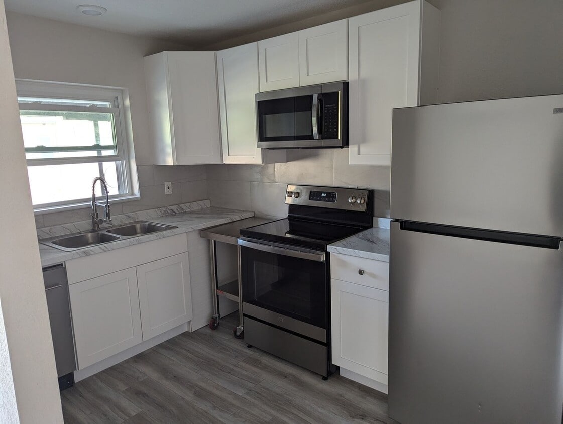 Building Photo - 1482 Meads Rd