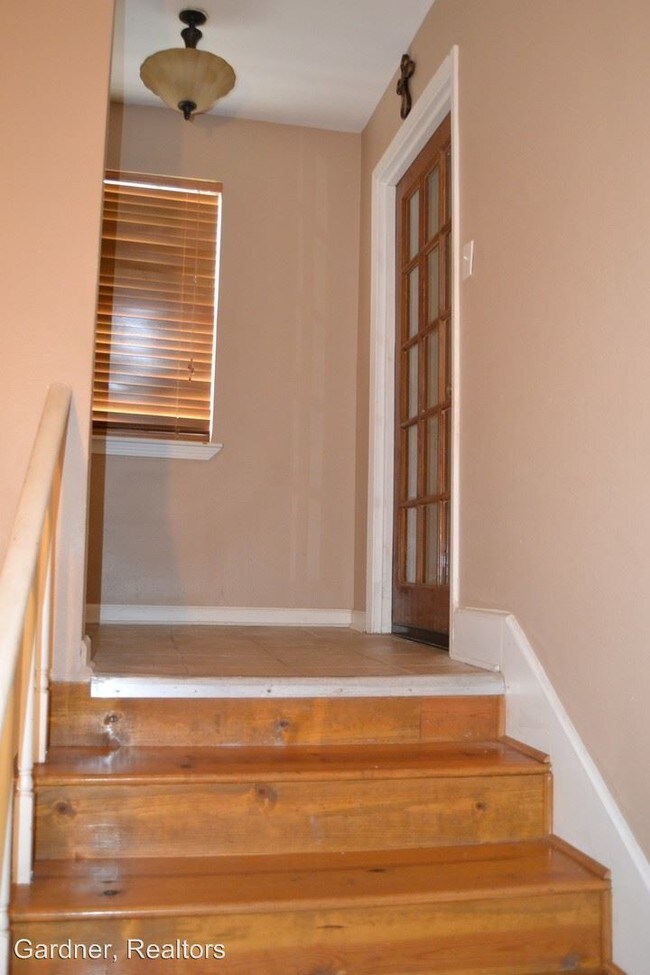 Building Photo - 4859 Francis Dr